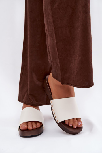 sieviešu čības ar kniedēm baltas krāsas Terissa 2