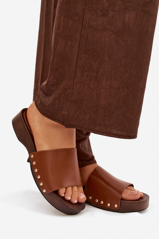 sieviešu čības ar kniedēm brūnas krāsas Terissa