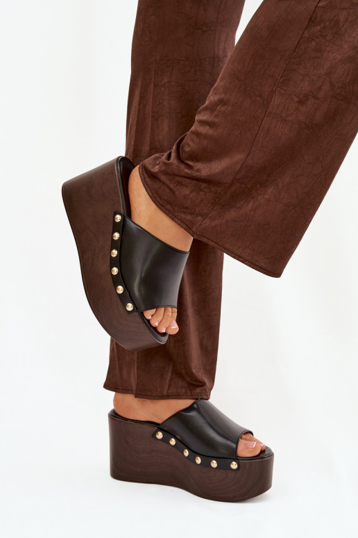 sieviešu čības Uz Ķīļa ar kniedēm melnas krāsas Tā irreline