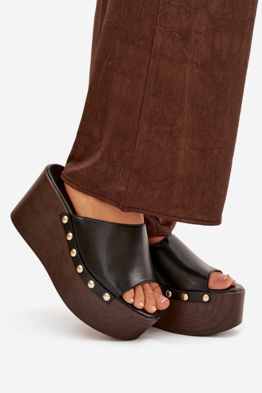 sieviešu čības Uz Ķīļa ar kniedēm melnas krāsas Tā irreline