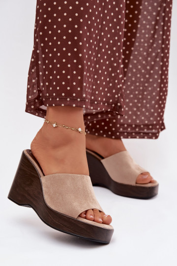 sieviešu čības Uz Ķīļa smilšu krāsas Ravelia