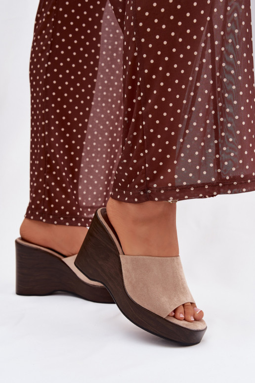 sieviešu čības Uz Ķīļa smilšu krāsas Ravelia