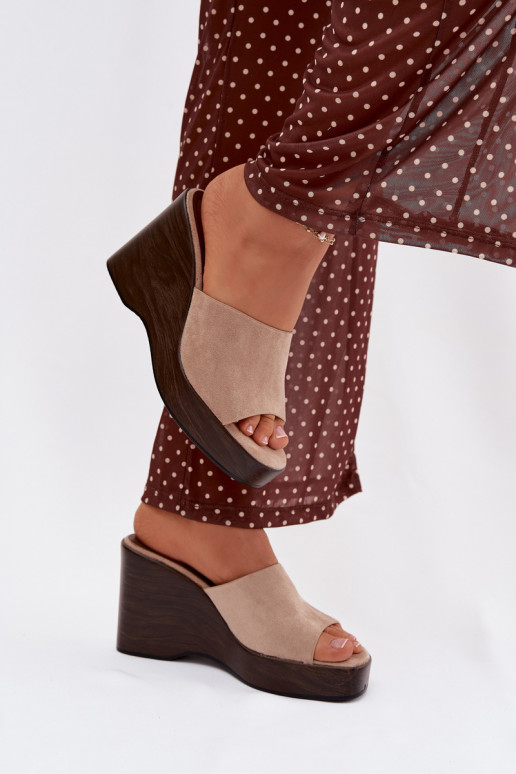 sieviešu čības Uz Ķīļa smilšu krāsas Ravelia