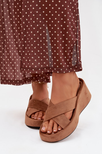 sieviešu čības Uz ĶīļaEko zamšādau brūnas krāsas Calorine