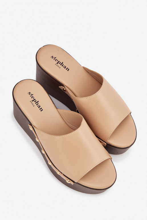 sieviešu čības Uz Ķīļa ar kniedēm smilšu krāsas Tā irreline