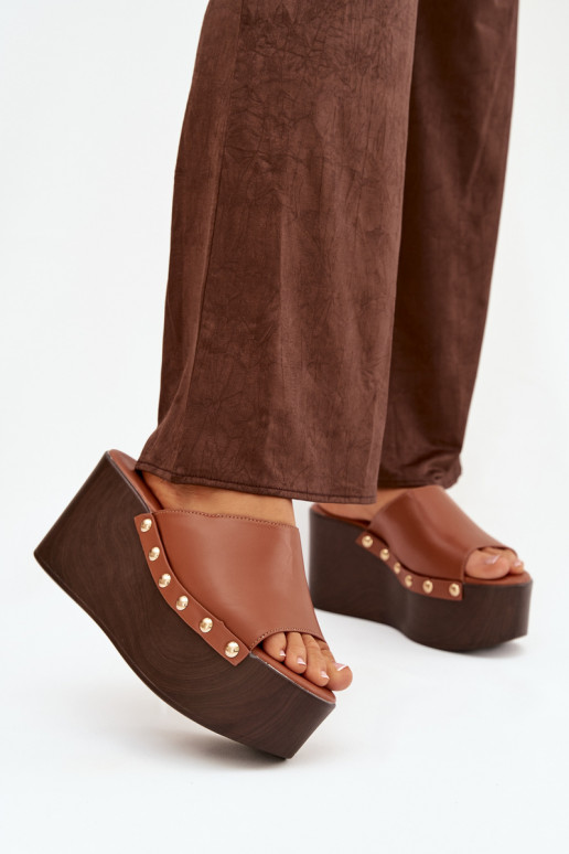 sieviešu čības Uz Ķīļa ar kniedēm brūnas krāsas Tā irreline