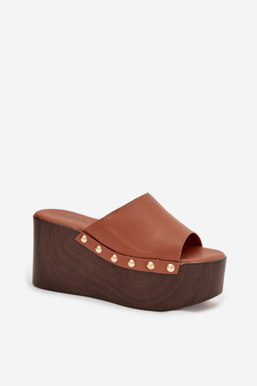 sieviešu čības Uz Ķīļa ar kniedēm brūnas krāsas Tā irreline