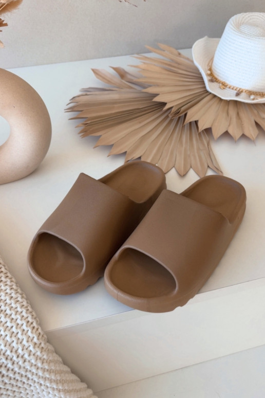 Brūnas krāsas sieviešu čības Olyria ar platformu