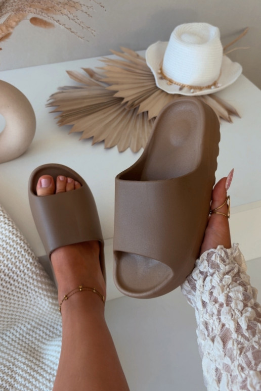 Brūnas krāsas sieviešu čības Olyria ar platformu