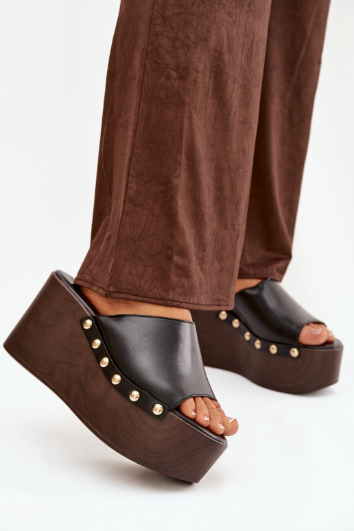 Sieviešu čības uz platformas ar kniedēm melnā krāsā Taireline