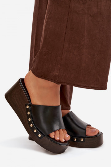 Sieviešu čības uz platformas ar zelta krāsas dzīsliņām melnā krāsā Arionne