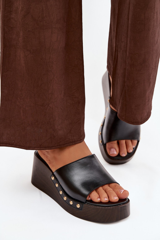 Sieviešu čības uz platformas ar zelta krāsas dzīsliņām melnā krāsā Arionne