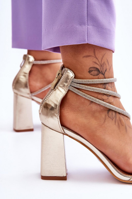 stilīgas sandales ar mirdzošiem spīdumiņiem Zelta krāsas Carma