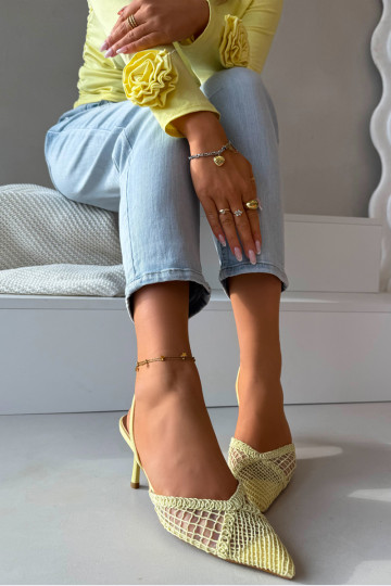 Dzeltena krāsas „Hanelis" basenes ar caurumu elementiem un plāniem papēžiem 2