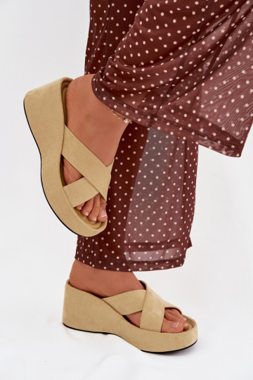 Dzeltena krāsas sieviešu čības uz platformas no mākslīgā zamša „Calorine"