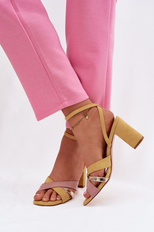 Sieviešu basenes Ar svītrām Eko zamšādaoIne Dzelteni Karilora