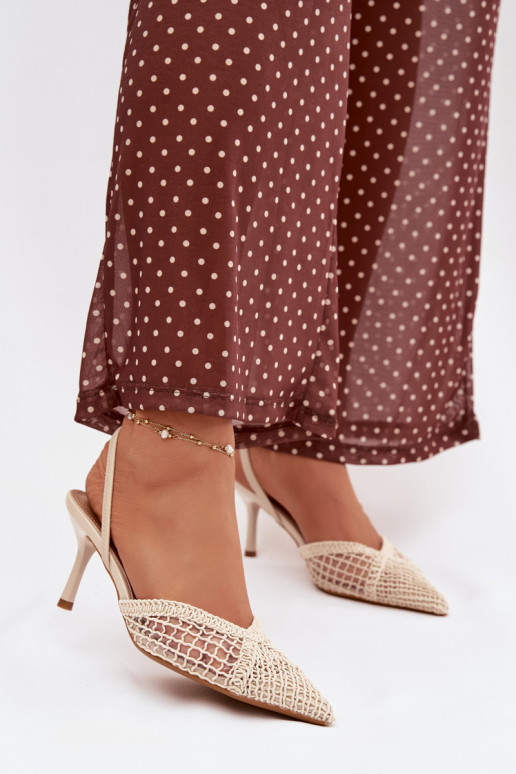 Dramblija krēma krāsas „Hanelis" basenes ar caurumu elementiem un plāniem papēžiem