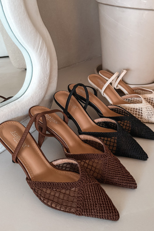 Brūna krāsas „Hanelis" basenes ar caurumu elementiem un plāniem papēžiem