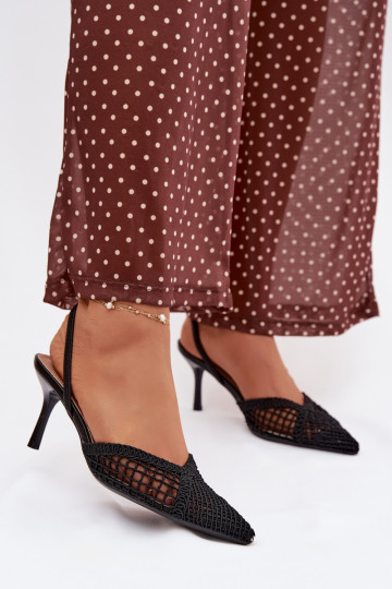 Melnā krāsas „Hanelis" basenes ar caurumu elementiem un plāniem papēžiem