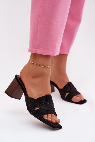 Sieviešu čības ar papēžiem un siksniņām no mākslīgā zamša, melnā krāsā, Corivelle