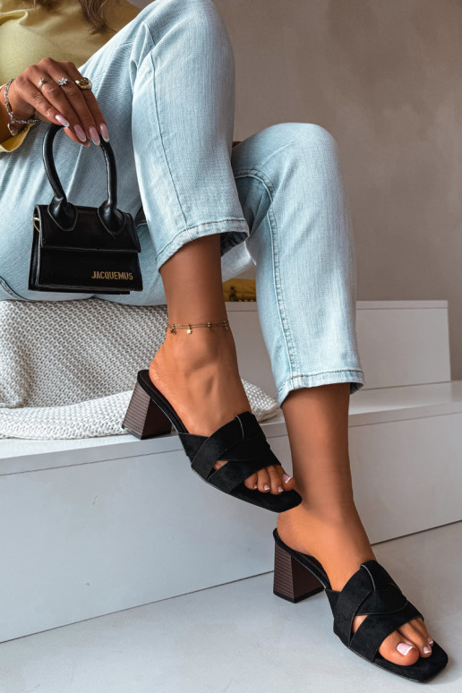 Sieviešu čības ar papēžiem un siksniņām no mākslīgā zamša, melnā krāsā, Corivelle