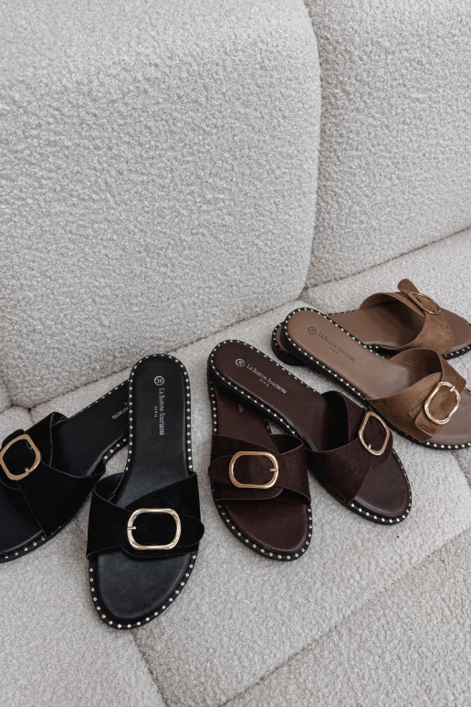 Sieviešu čības ar platām papēžiem un zelta sprādzēm melnā krāsā Selivelle