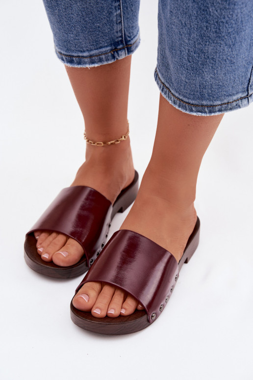 sieviešu čības ar kniedēm ar platiem papēžiem bordo krāsas Brinalle