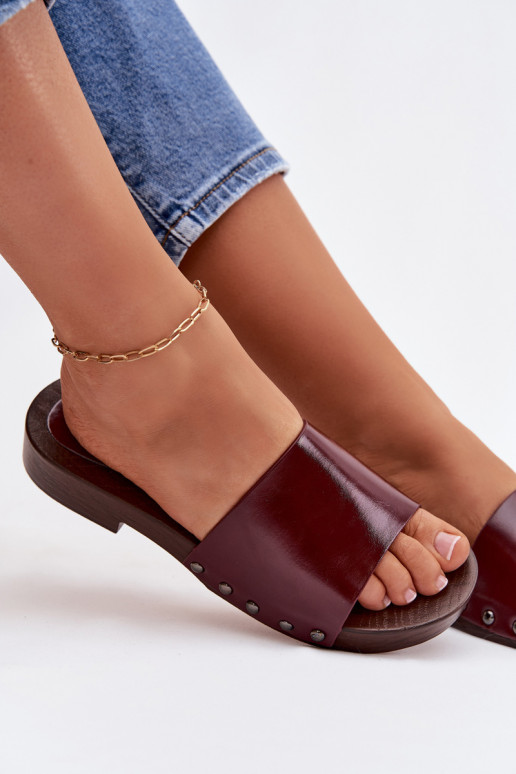 sieviešu čības ar kniedēm ar platiem papēžiem bordo krāsas Brinalle