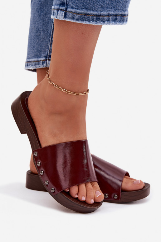 sieviešu čības ar kniedēm ar platiem papēžiem bordo krāsas Brinalle