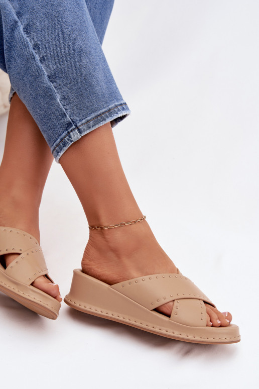 Dekorētas sieviešu čības Uz Ķīļa no eko ādas smilšu krāsas Calorissa