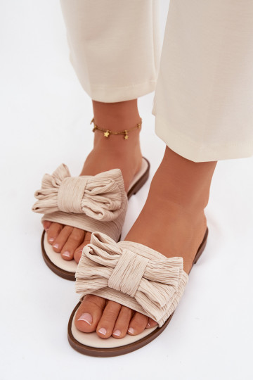 Sieviešu čības ar platām papēžiem un lentēm smilšu krāsā Amivelle