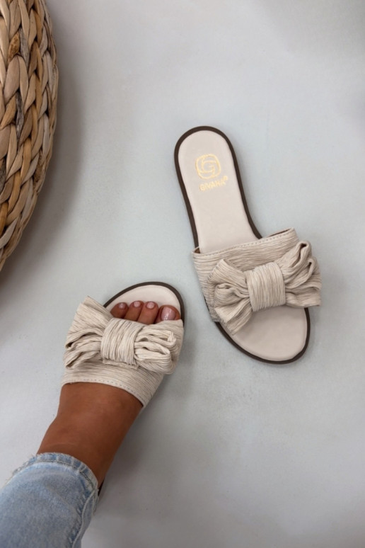 Sieviešu čības ar platām papēžiem un lentēm smilšu krāsā Amivelle