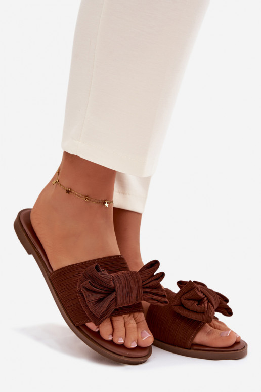 Sieviešu čības ar platām papēžiem un lentēm, brūnas krāsas Amivelle