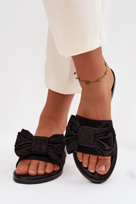 Sieviešu melnas krāsas čības ar platām papēžiem un lentēm Amivelle