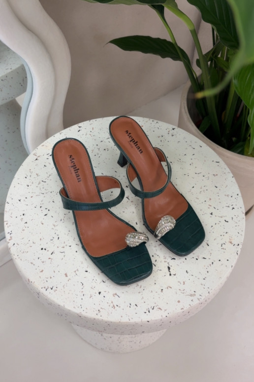 Sieviešu pudeles zaļas krāsas čības ar plāniem papēžiem un grezniem dekoriem Lorissa