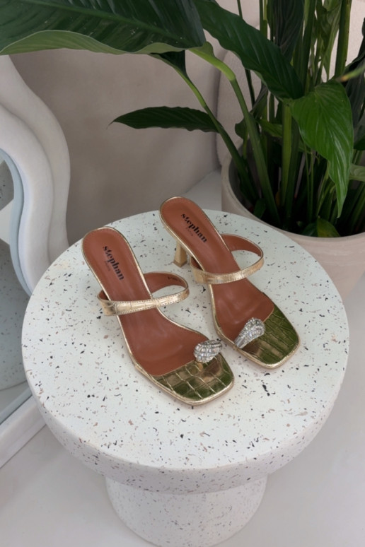 Sieviešu zelta krāsas čības ar plāniem papēžiem un grezniem dekoriem Lorissa