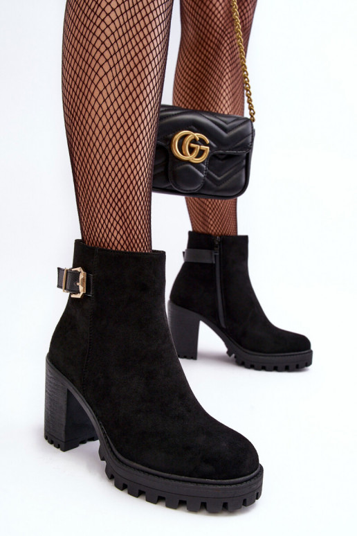 zamšādas Sieviešu puszābaki ar ornamentiem melnas krāsas Menoria