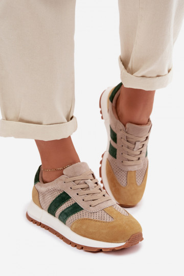 Sieviešu apavi Sneakers modeļa no dabīgā zamša smilšu-dzeltenā krāsā