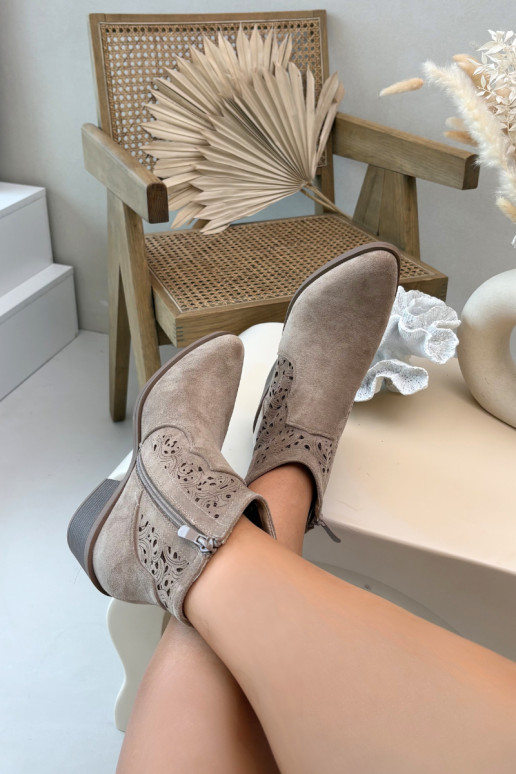 Ažūrēti sieviešu zābaki ar platām papēžiem S.Barski HY61-8026 smilšu krāsā