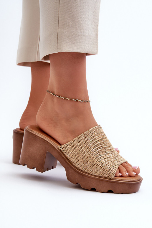 sieviešu čības z Plecionką ar papēdi smilšu krāsas Titantha