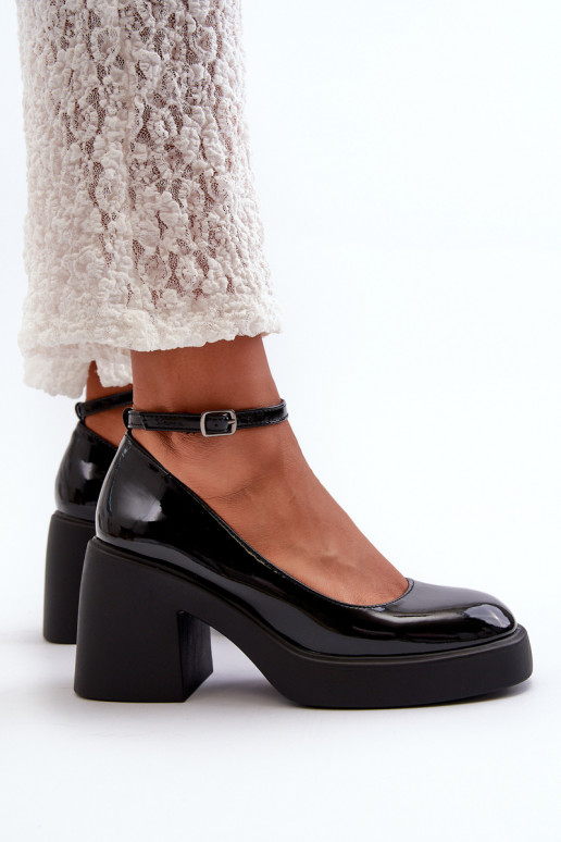 Laque Kurpes Uz masīviem papēžiem melnas krāsas Effiba