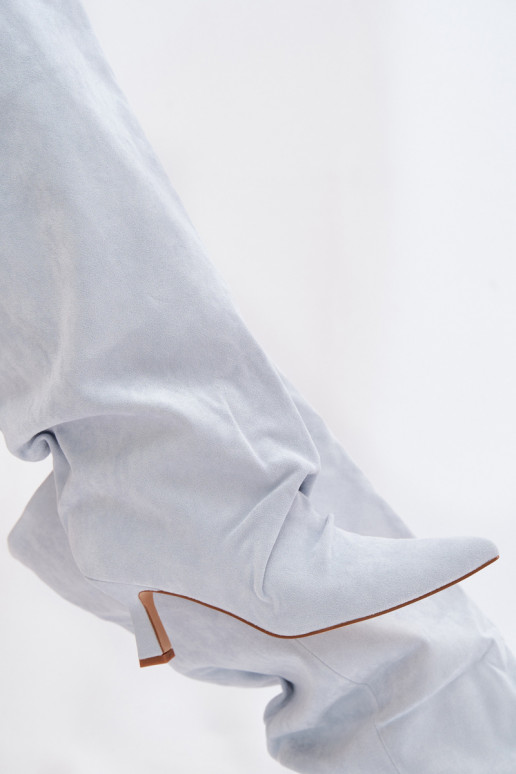 garie zābakiSzeroką CholeInką I Tā irrszczeniem ar papēdi gaiši zilas krāsas Harela