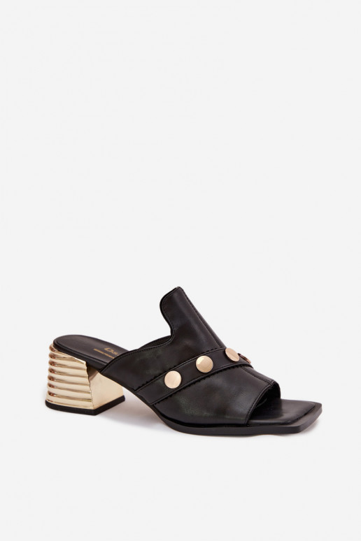 Čibas no dabīgas ādas ar papēdi ar dekorētiem papēžiem D&A CR61-3063 melnas krāsas