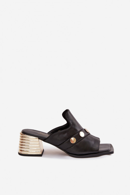 Čibas no dabīgas ādas ar papēdi ar dekorētiem papēžiem D&A CR61-3063 melnas krāsas