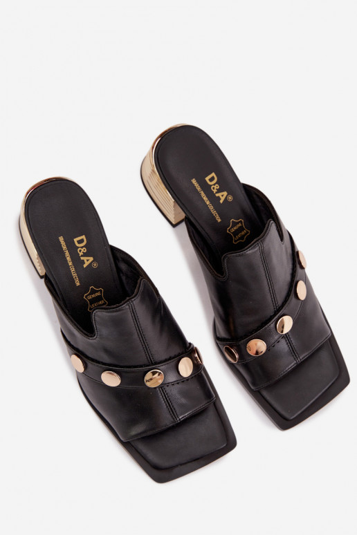 Čibas no dabīgas ādas ar papēdi ar dekorētiem papēžiem D&A CR61-3063 melnas krāsas