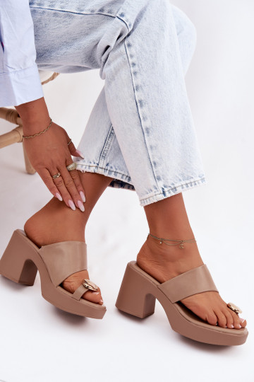 sieviešu čības Ieslēgts SłupkoInym Obcasie Ze Zelta krāsasm Detalem smilšu krāsas Sinora