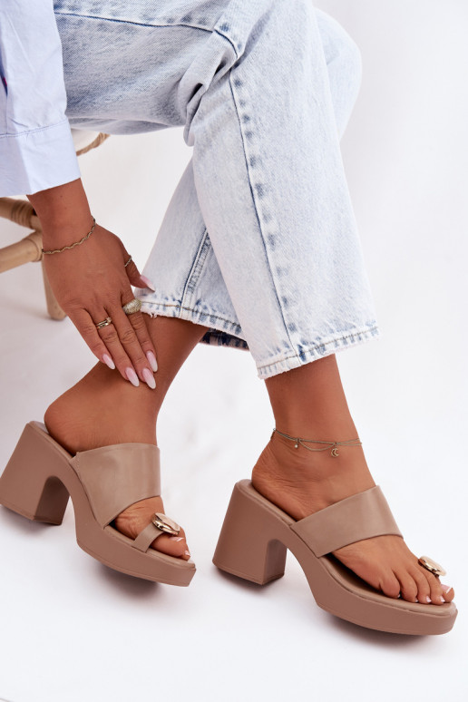 sieviešu čības Ieslēgts SłupkoInym Obcasie Ze Zelta krāsasm Detalem smilšu krāsas Sinora