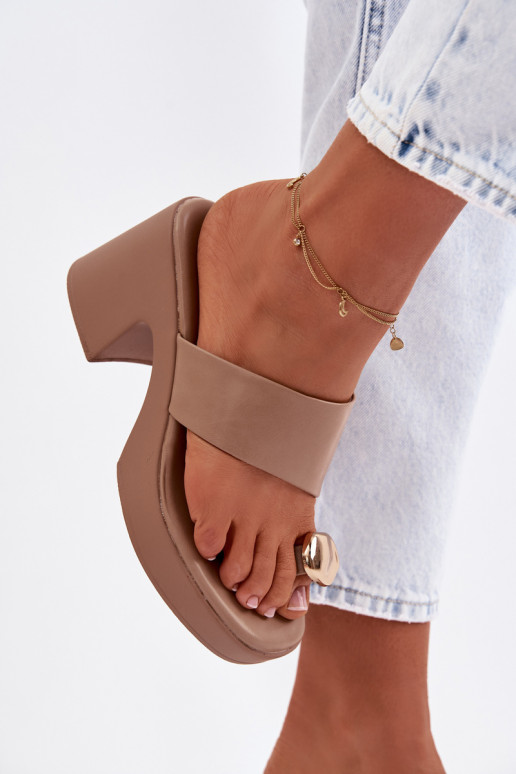 sieviešu čības Ieslēgts SłupkoInym Obcasie Ze Zelta krāsasm Detalem smilšu krāsas Sinora