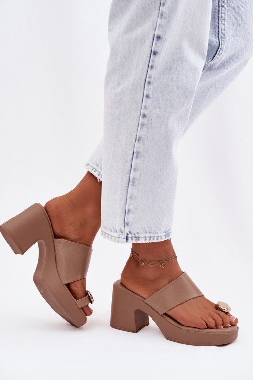 sieviešu čības Ieslēgts SłupkoInym Obcasie Ze Zelta krāsasm Detalem smilšu krāsas Sinora