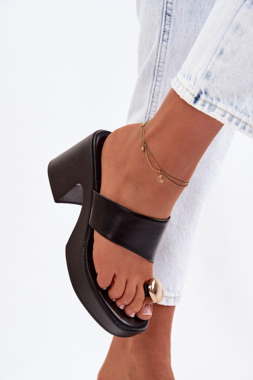 sieviešu čības Ieslēgts SłupkoInym Obcasie Ze Zelta krāsasm Detalem melnas krāsas Sinora